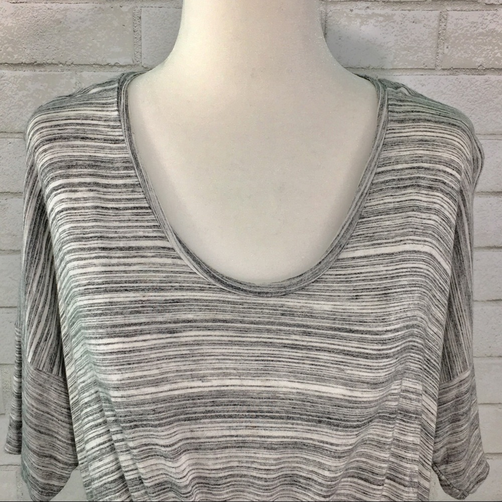 GAP Gray & White Oversized Striped Tee Size XS EUC - Picture 3 of 8